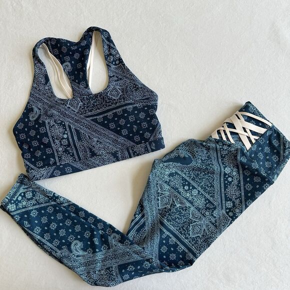 Fabletics Sports Bra & High Waisted 7/8 Legging Set Blue Nova Bandana XS/S - Picture 2 of 7